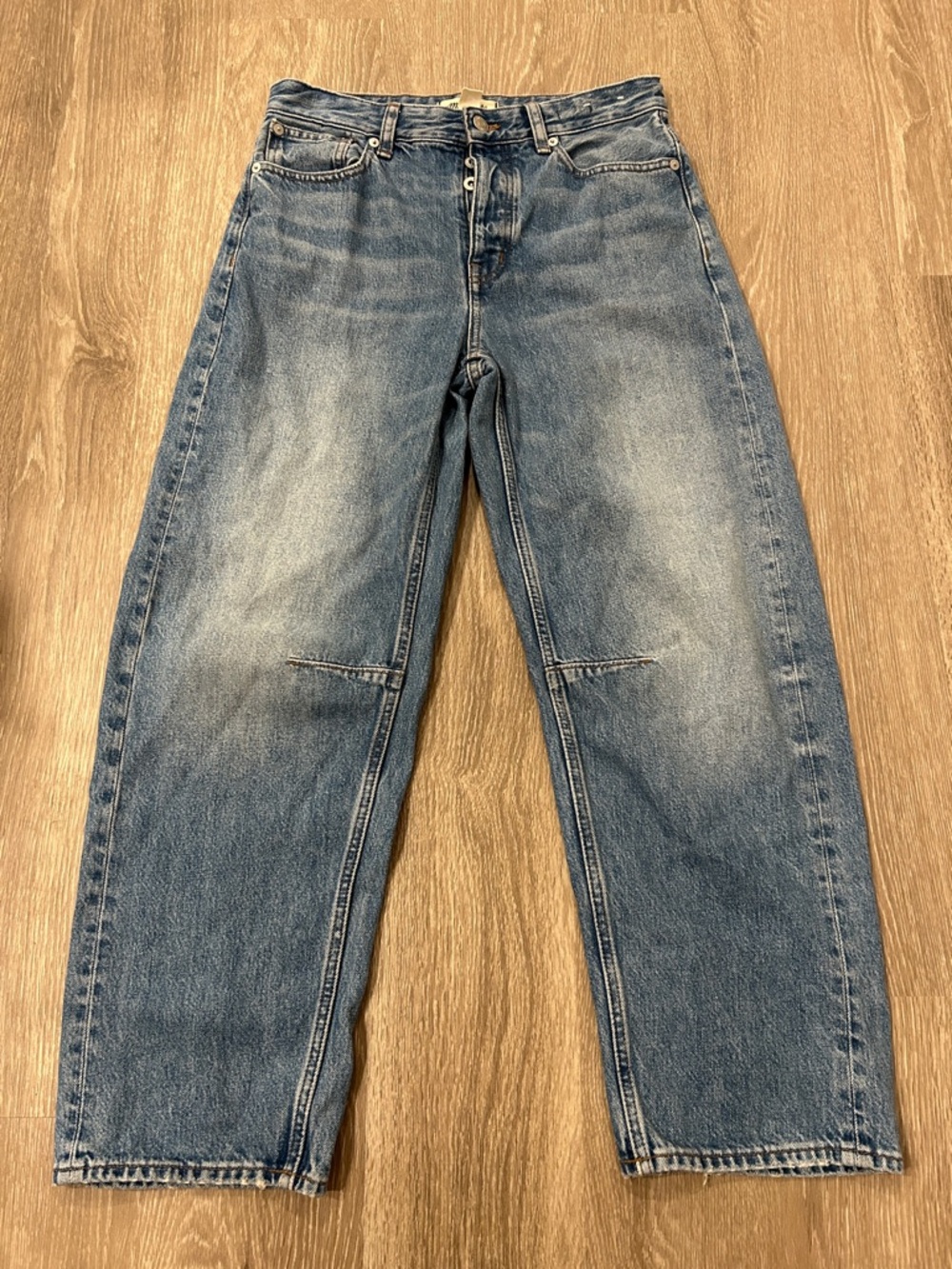 Madewell - The Darted Barrel-Leg Jean